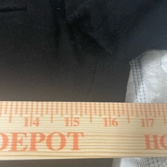 Beautiful structured fit cashmere wool blend black blazer. 2 button front. - Picture 13 of 16